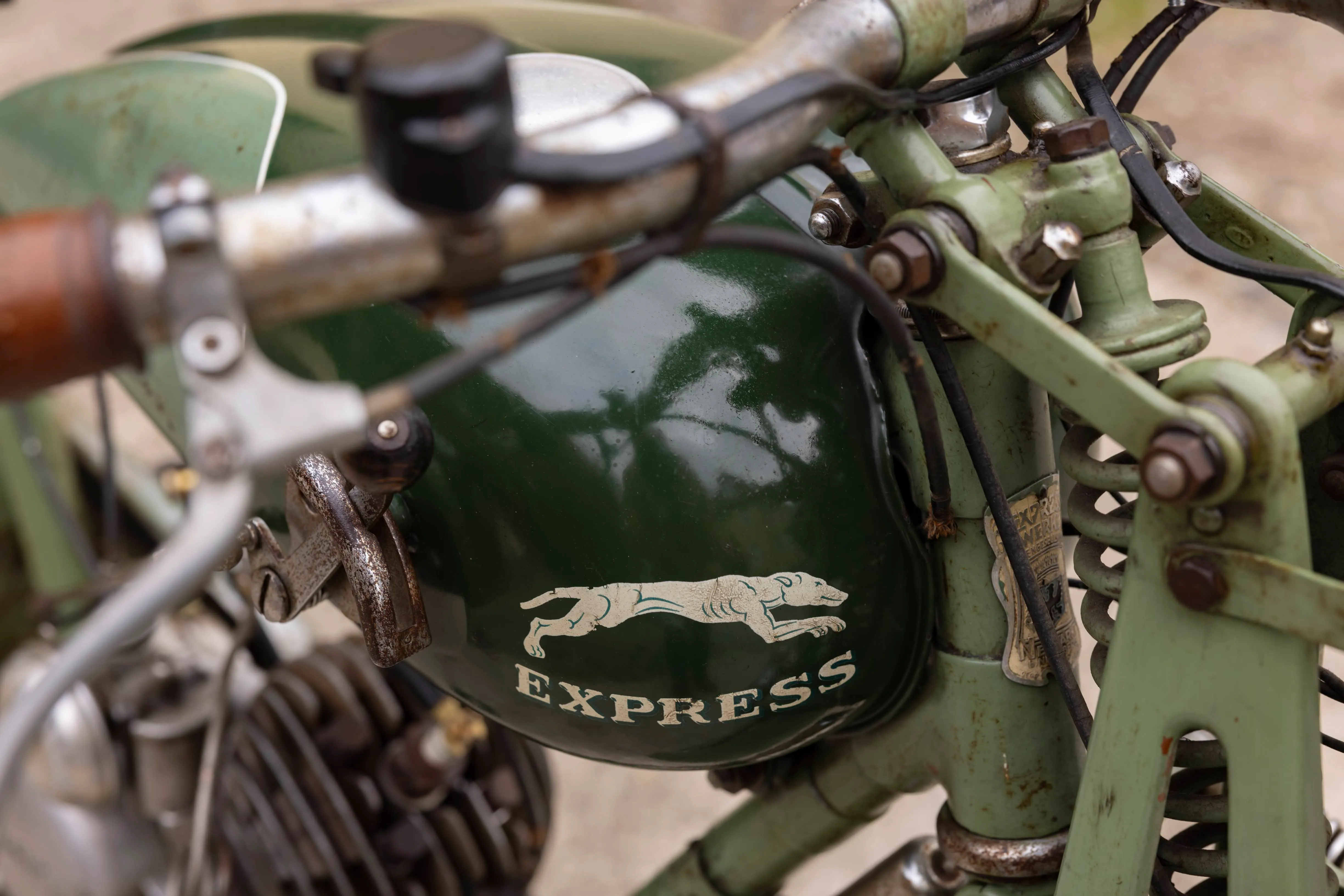 Tank eines historischen Express-Motorrads