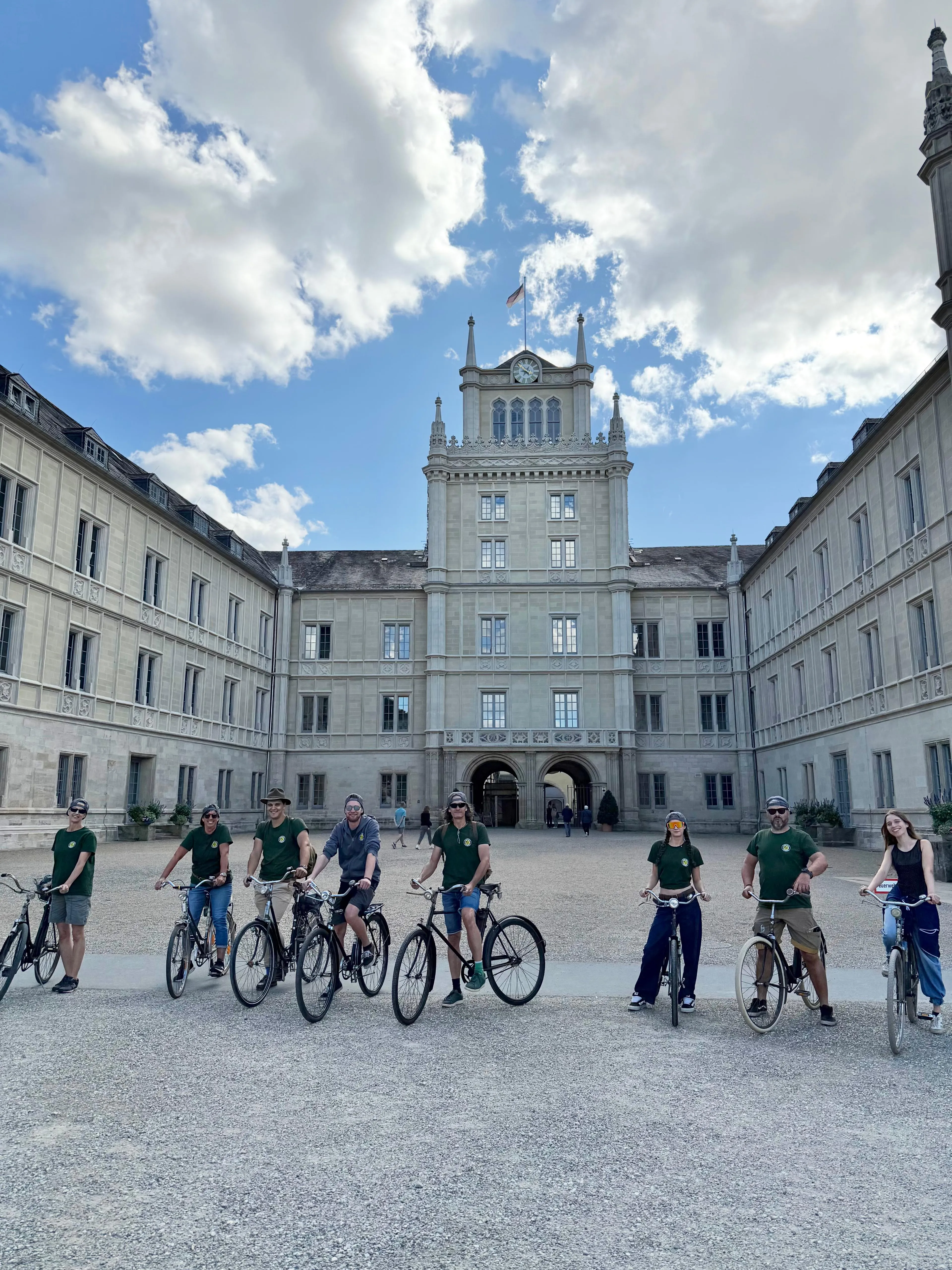 Gemeinsame Radtour des MSC Coburg vor der Ehrenburg